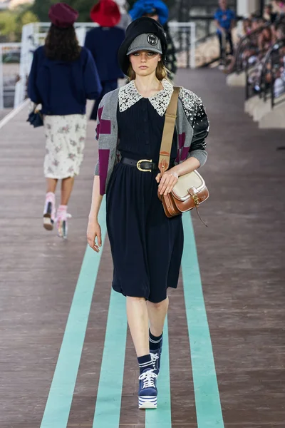 Look 49
